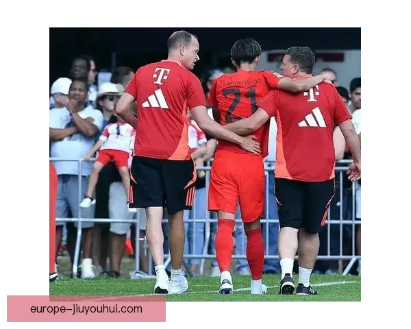 伊藤洋辉转会拜仁后首场季前赛不幸遭遇跖骨骨折