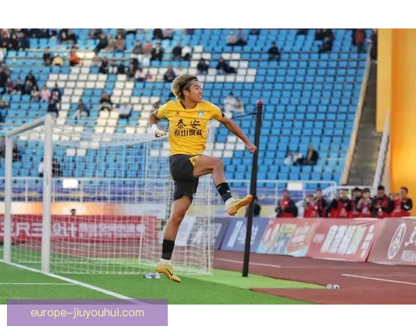 南野拓实冷静推射破门助力球队扩大领先优势